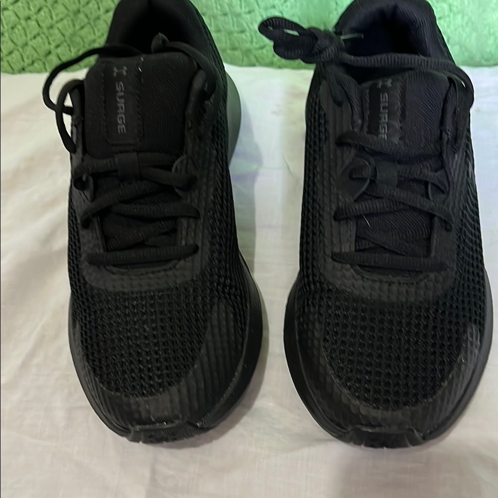 Under Armour Surge Black Athletic Sneakers Size 7